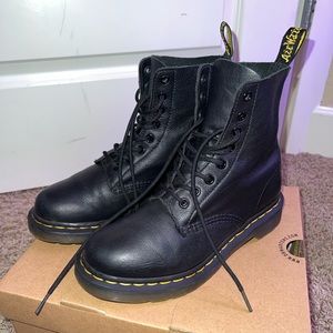 Dr. Martens 1460 Pascal boots